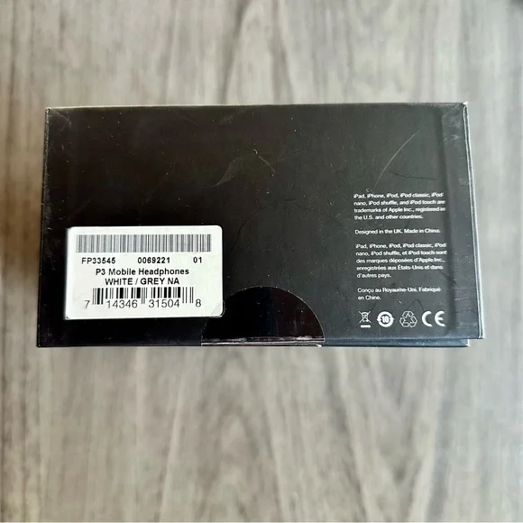 Bowers & Wilkins P3 Headphones - White and Gray - Picture 3 of 9